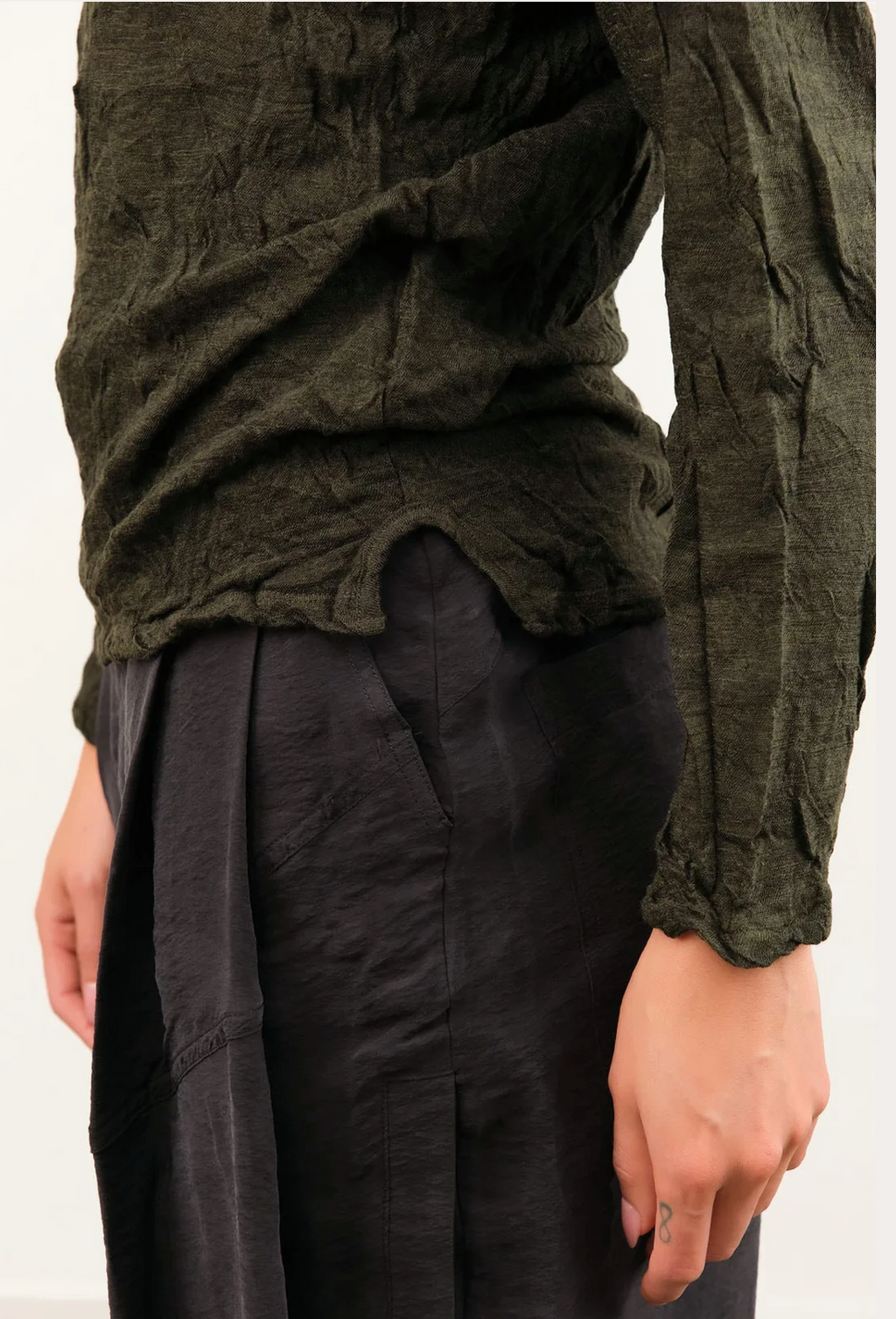 Pas De Calais Crinkle-Finish Wool Gauze Jersey Crewneck Pullover in Khaki