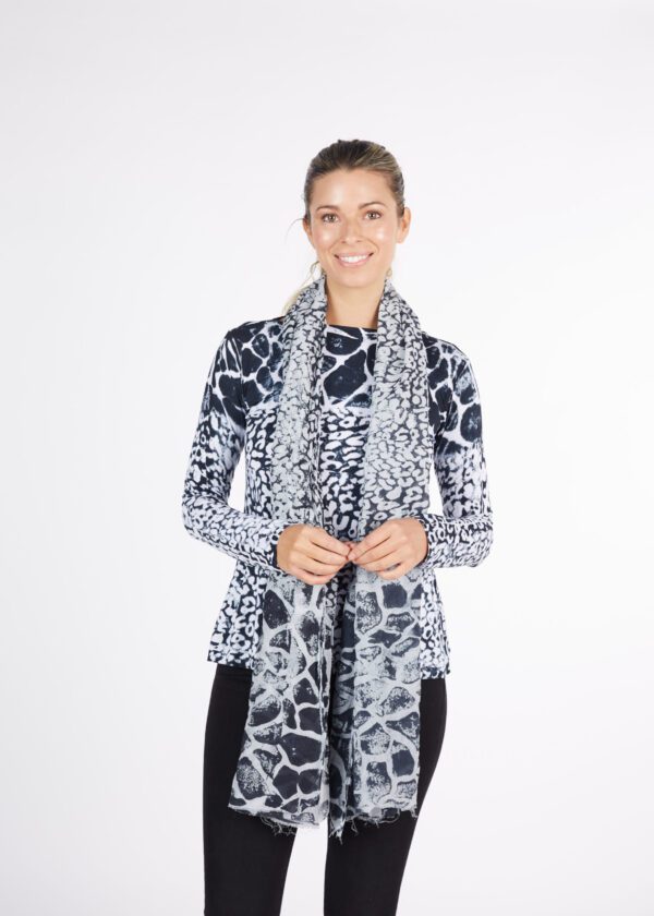 RELAXED BOAT NECK LONG SLEEVE - B & W GIRAFFE TOP LEOPARD BOTTOM - Image 4