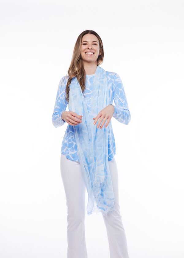 SILK MODAL SCARF - LIGHT BLUE GIRAFFE - Image 2