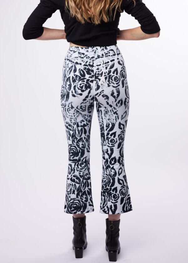 CROP FLAIR PANTS - BLACK ROSES - Image 2