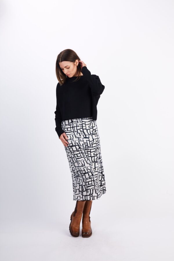 B & W GEOMETRIC SKIRT - Image 3