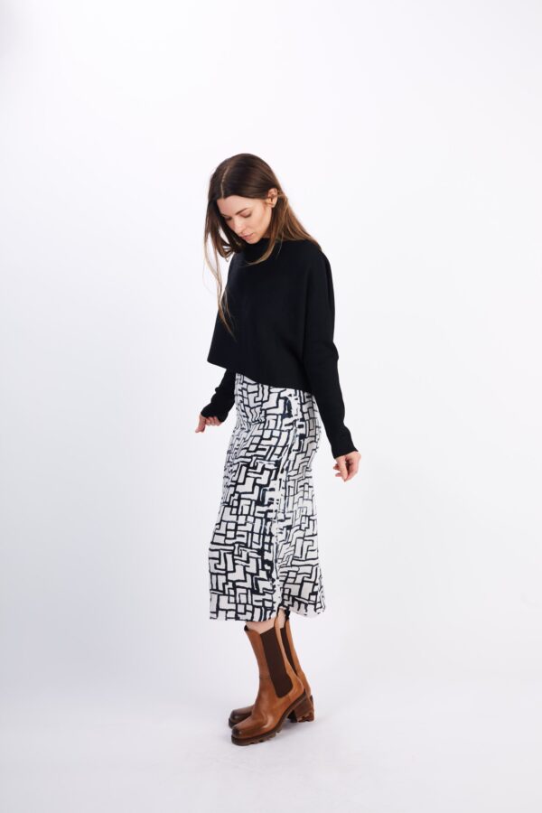 B & W GEOMETRIC SKIRT - Image 4