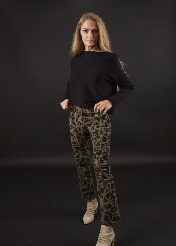 OLIVE & BLACK STAIN GLASS CROP JEANS - Image 6