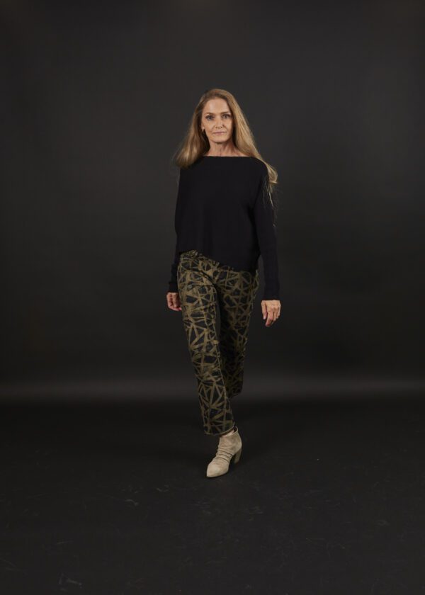 OLIVE & BLACK STAIN GLASS CROP JEANS - Image 4