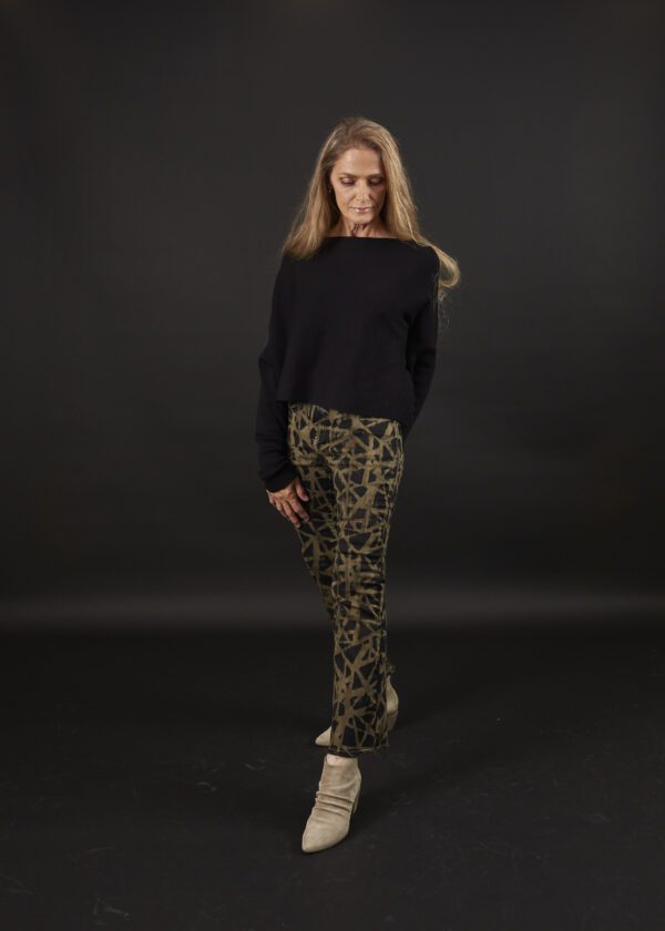 OLIVE & BLACK STAIN GLASS CROP JEANS - Image 3