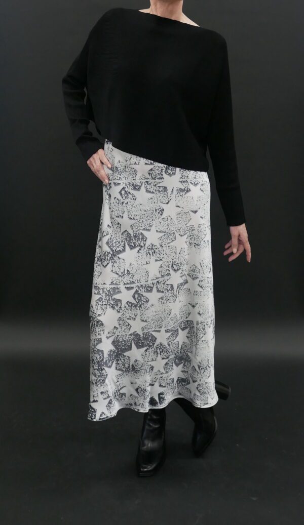 ANNIE TURBIN SILK CHARMEUSE BIAS SKIRT IN HAND PRINTED STARS - Image 5