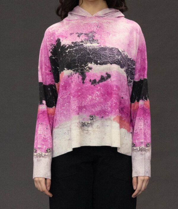 PRINTED ARTWORKS CASHMERE HOODY IN PINK