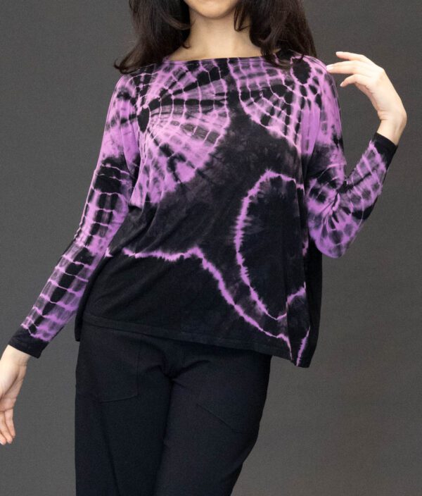 DROP SHOULDER EASY FIT TEE IN PURPLE BLACK CIRCLES (Copy) - Image 3