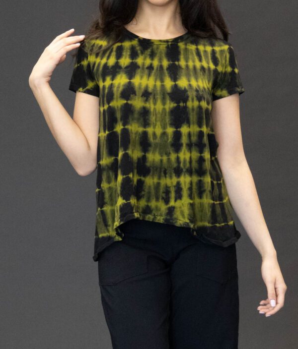 SHORT SLEEVE SCOOP NECK TEE IN PERIDOT BLACK GRID - Image 4