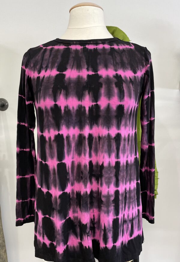 RELAXED BOATNECK LONG SLEEVE TEE HOT PINK BLACK GRID - Image 4