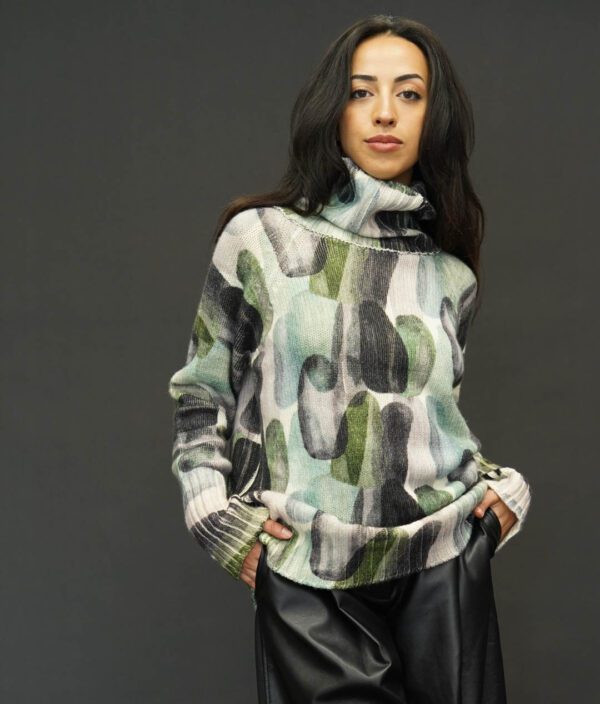 PRINTED ARTWORKS 6 PLY CASHMERE PULLOVER IN ALEX GREEN - Image 2