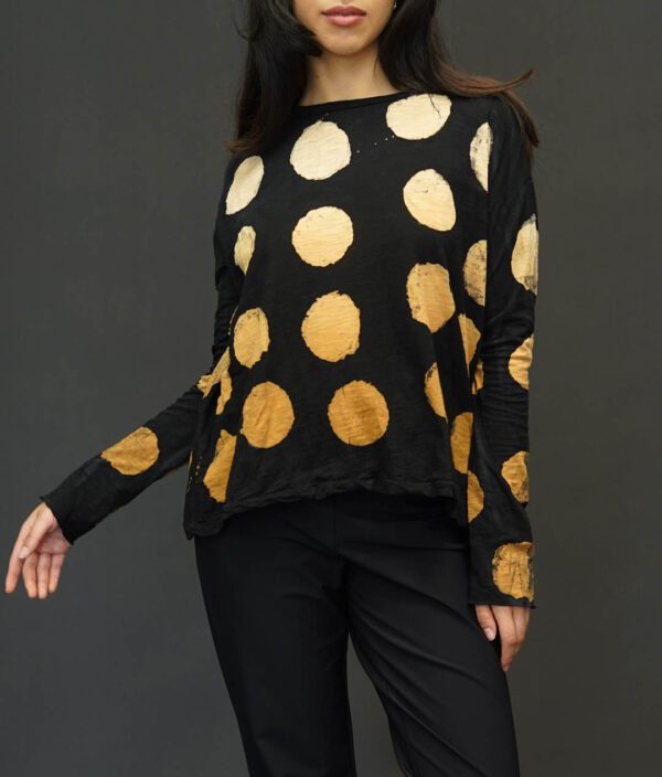 GILDA MIDANI ROUND NECK TRAP TEE IN POIS BLACK + DEGRADE CARAMEL - Image 2