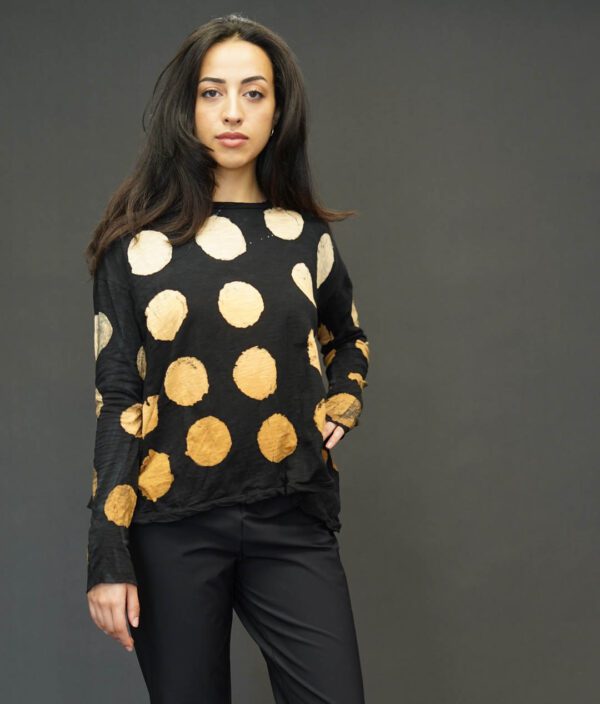 GILDA MIDANI ROUND NECK TRAP TEE IN POIS BLACK + DEGRADE CARAMEL - Image 5