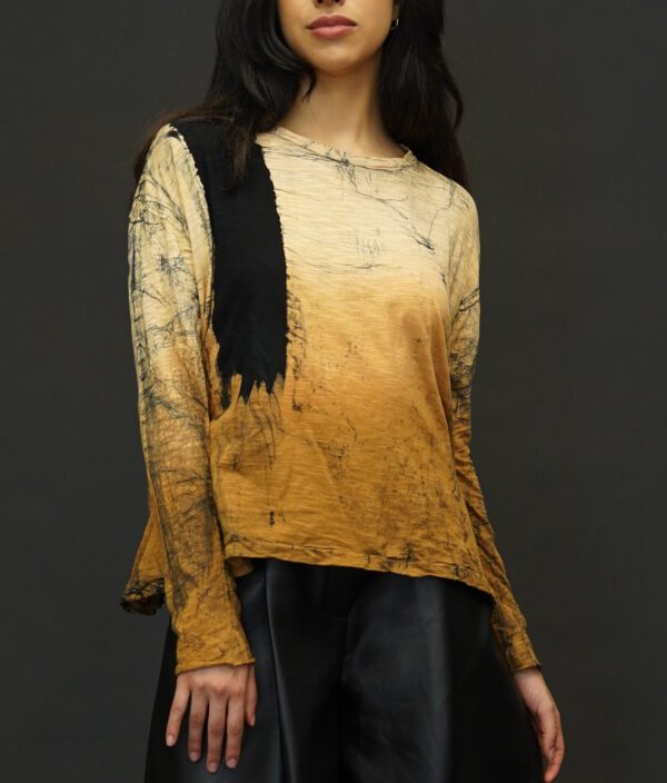 GILDA MIDANI ROUND NECK TRAP TEE IN BRUSH BLACK + CARAMEL