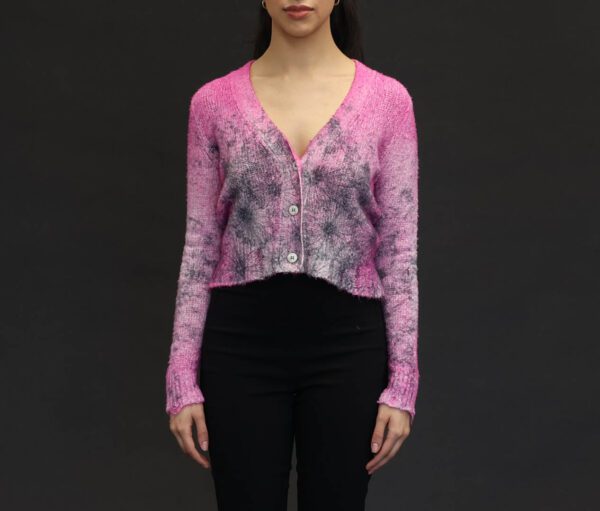 AVANT TOI DAISY PRINT BRUSHED COTTON V NECK CROP CARDIGAN IN ROSA FLUO