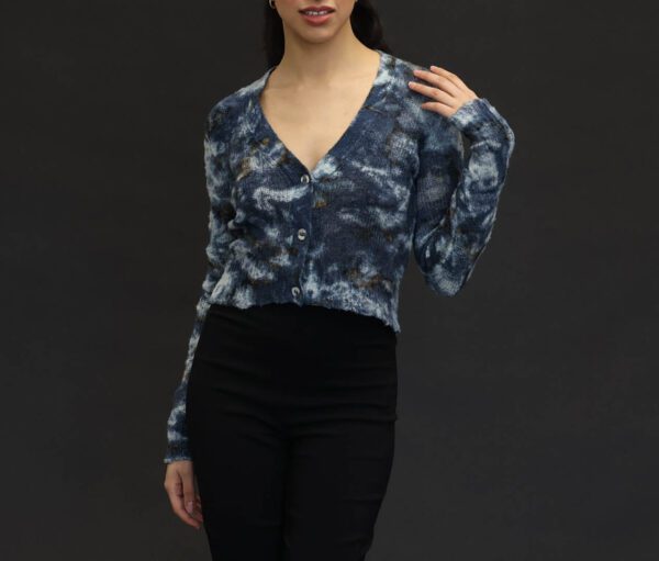 AVANT TOI WAKAME MIMETIC EFFECT BRUSHED COTTON V NECK CROP CARDIGAN IN TITANIUM - Image 3