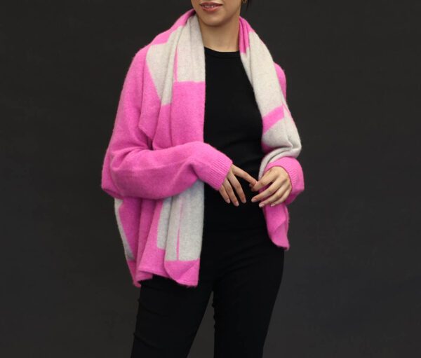 SUZUSAN CASHMERE UPSIDE-DOWN CAPE IN PINK LIGHT GREY BLOCK